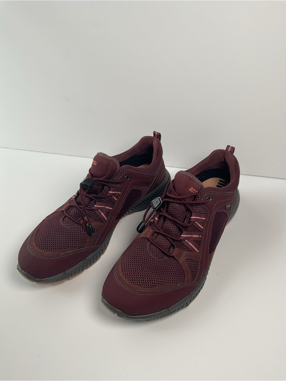 ECCO Burgundy Sneakers Women US 8 Gore-Tex Comfort Walking Shoes